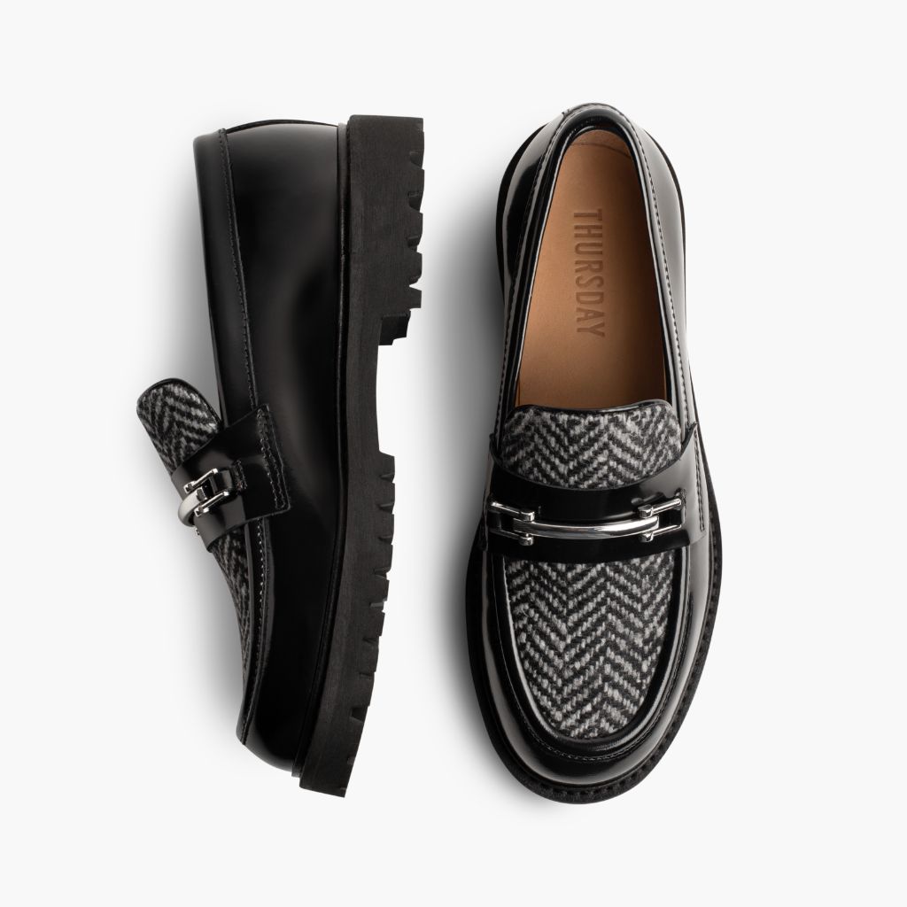 https://cdn.shopify.com/s/files/1/0419/1525/files/1024x1024-Women-Penny-BlackSilverHerringbone-102324-Flatlay1_3ef6529a-2f5d-45a2-96c8-dc0646668681.jpg?v=1730312785