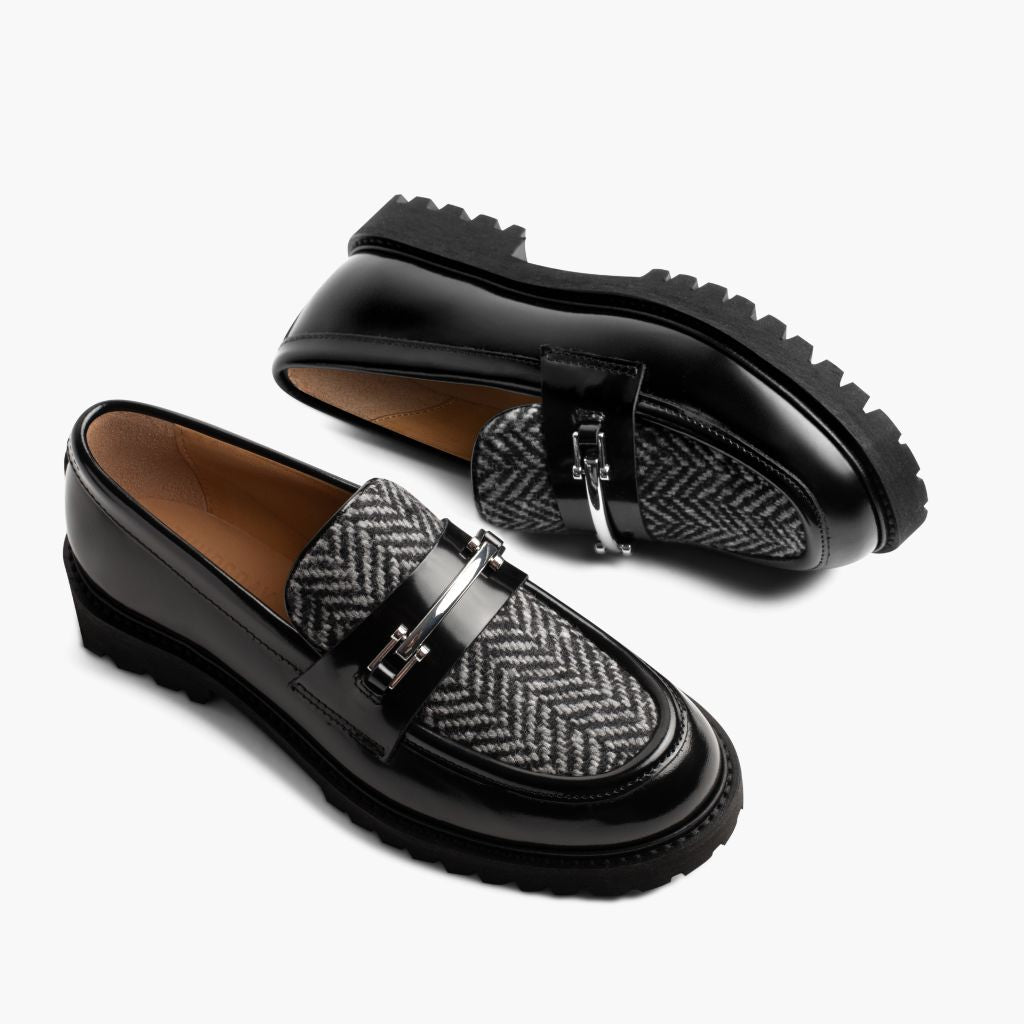 https://cdn.shopify.com/s/files/1/0419/1525/files/1024x1024-Women-Penny-BlackSilverHerringbone-102324-FlatlayAlt_d68a50c0-0447-4041-be9f-6100965be1eb.jpg?v=1730312785