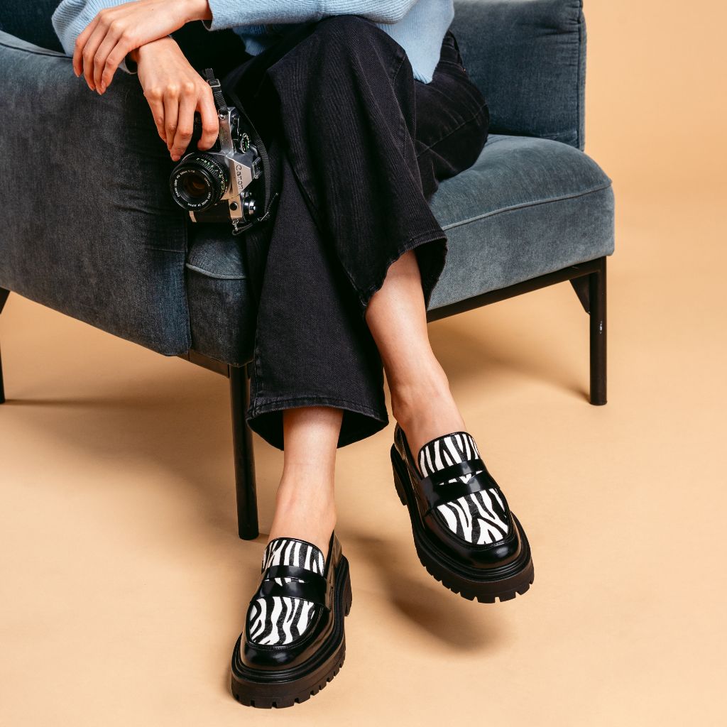 https://cdn.shopify.com/s/files/1/0419/1525/files/1024x1024-Women-Penny-Zebra-020325-1.jpg?v=1741036977