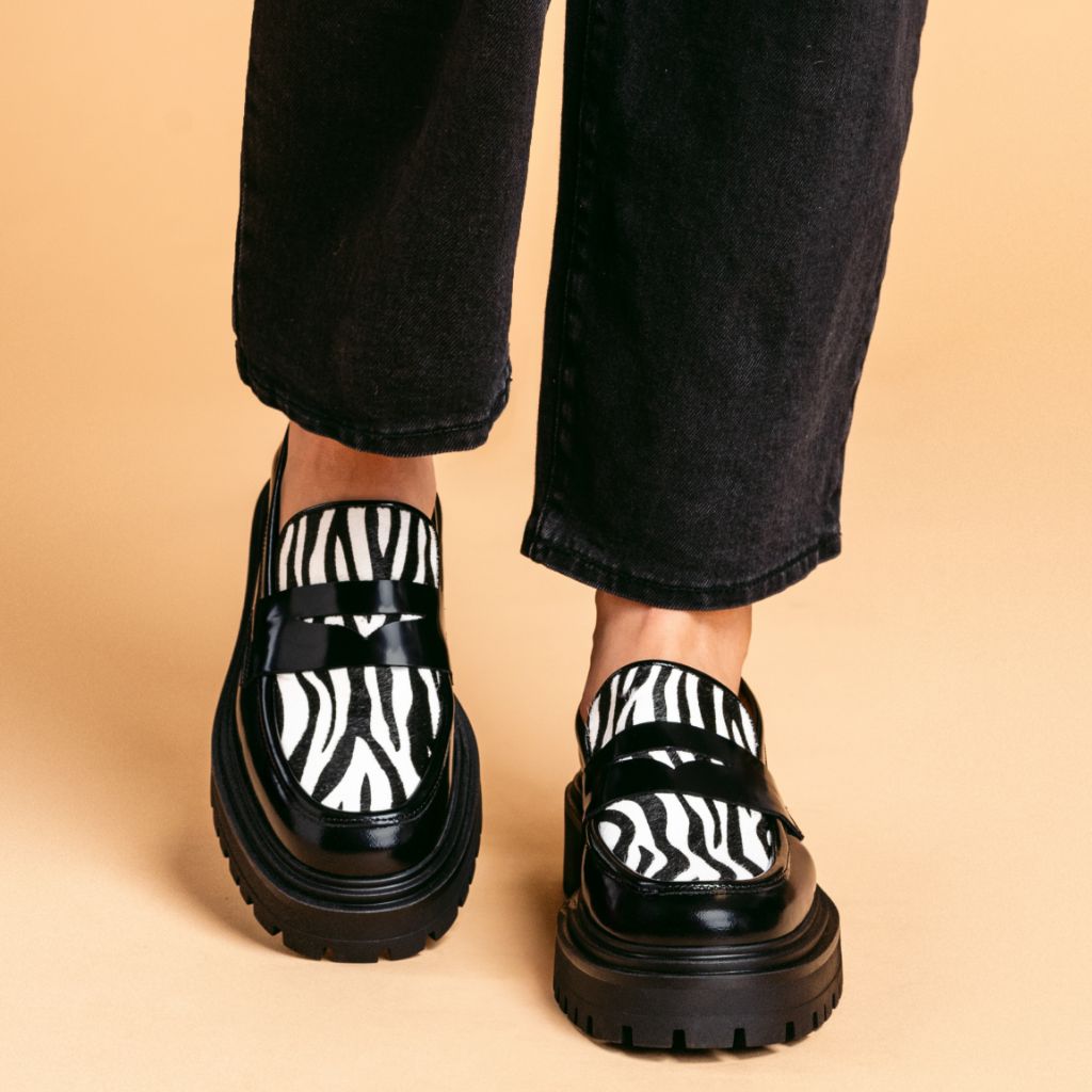 https://cdn.shopify.com/s/files/1/0419/1525/files/1024x1024-Women-Penny-Zebra-020325-2.jpg?v=1741036958