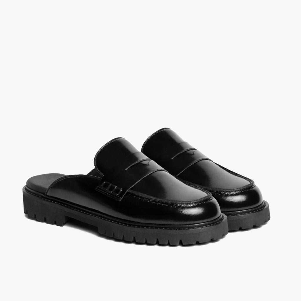 https://cdn.shopify.com/s/files/1/0419/1525/files/1024x1024-Women-PennyMule-Black-102324-3.4_d5d851a9-9f68-4c44-8cf7-e40257d6048b.jpg?v=1730318347