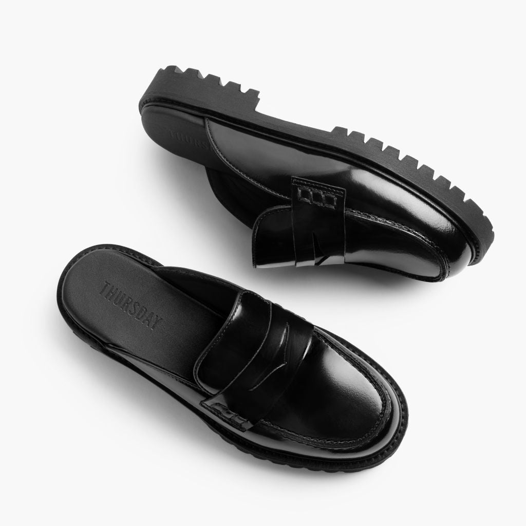 https://cdn.shopify.com/s/files/1/0419/1525/files/1024x1024-Women-PennyMule-Black-102324-FlatlayAlt_e5fd7f97-cae9-4dce-b43f-281aedf92ebc.jpg?v=1730318347