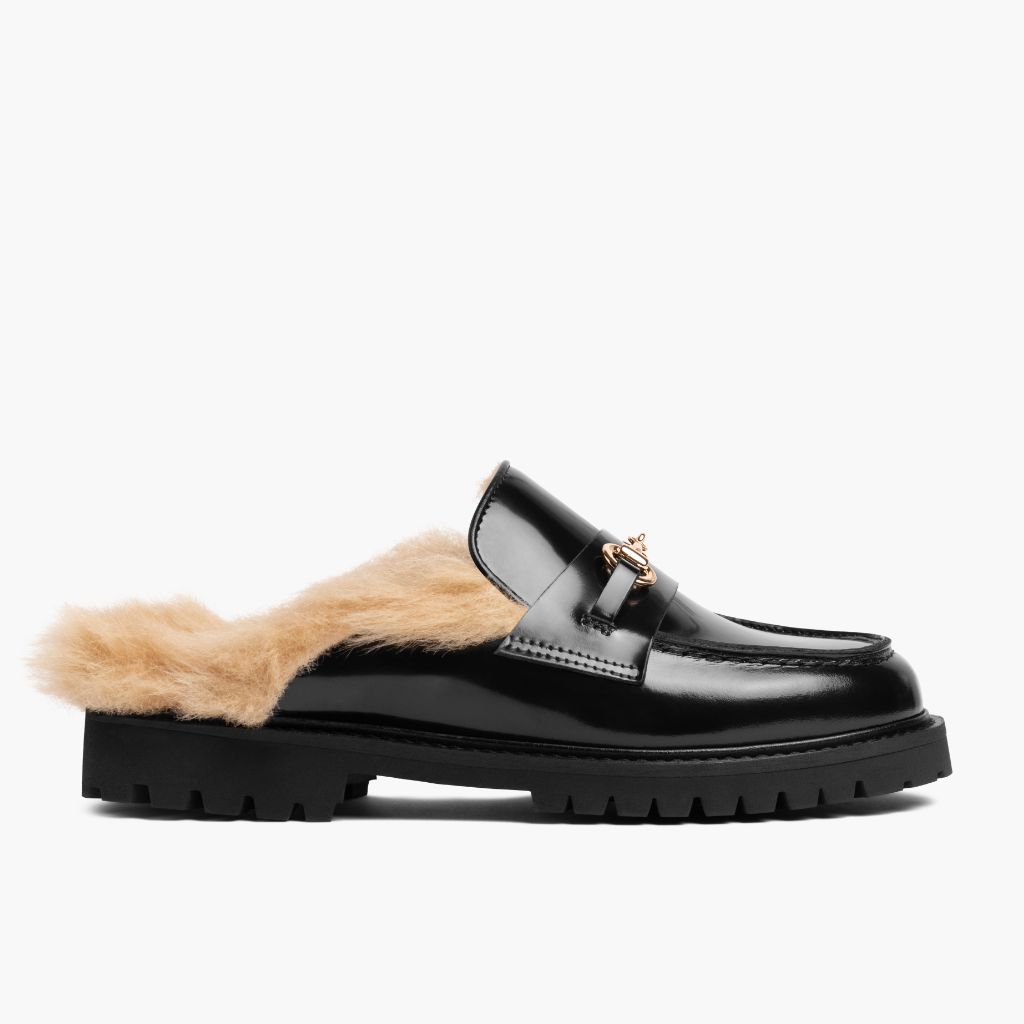 https://cdn.shopify.com/s/files/1/0419/1525/files/1024x1024-Women-PennyMule-BlackBeigeShearling-070825-Side.jpg?v=1757443895