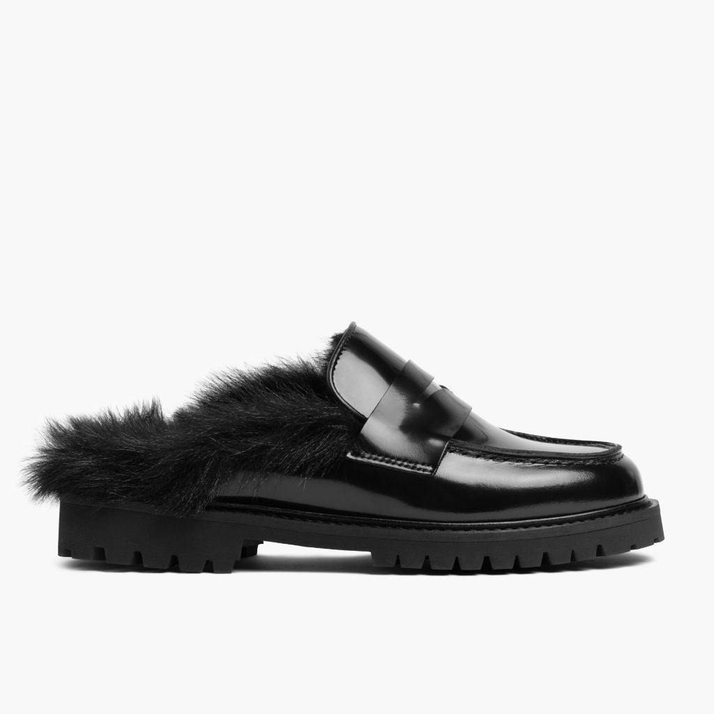 https://cdn.shopify.com/s/files/1/0419/1525/files/1024x1024-Women-PennyMule-BlackBlackShearling-050825-Side.jpg?v=1757443881