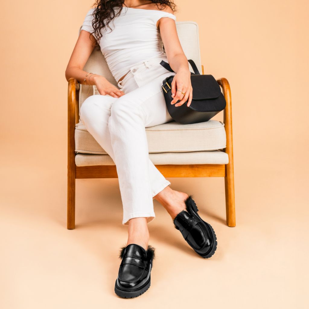 https://cdn.shopify.com/s/files/1/0419/1525/files/1024x1024-Women-PennyMule-BlackBlackShearling-070825-2.jpg?v=1757443840