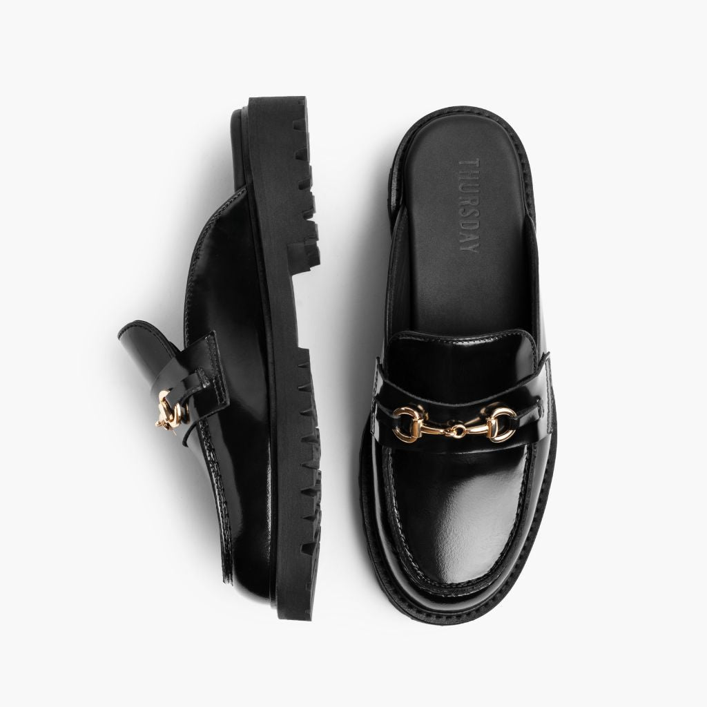 https://cdn.shopify.com/s/files/1/0419/1525/files/1024x1024-Women-PennyMule-BlackGold-102324-Flatlay1_9e23eaf9-e7fa-46e6-9e9f-2eb07e7456e3.jpg?v=1731369165