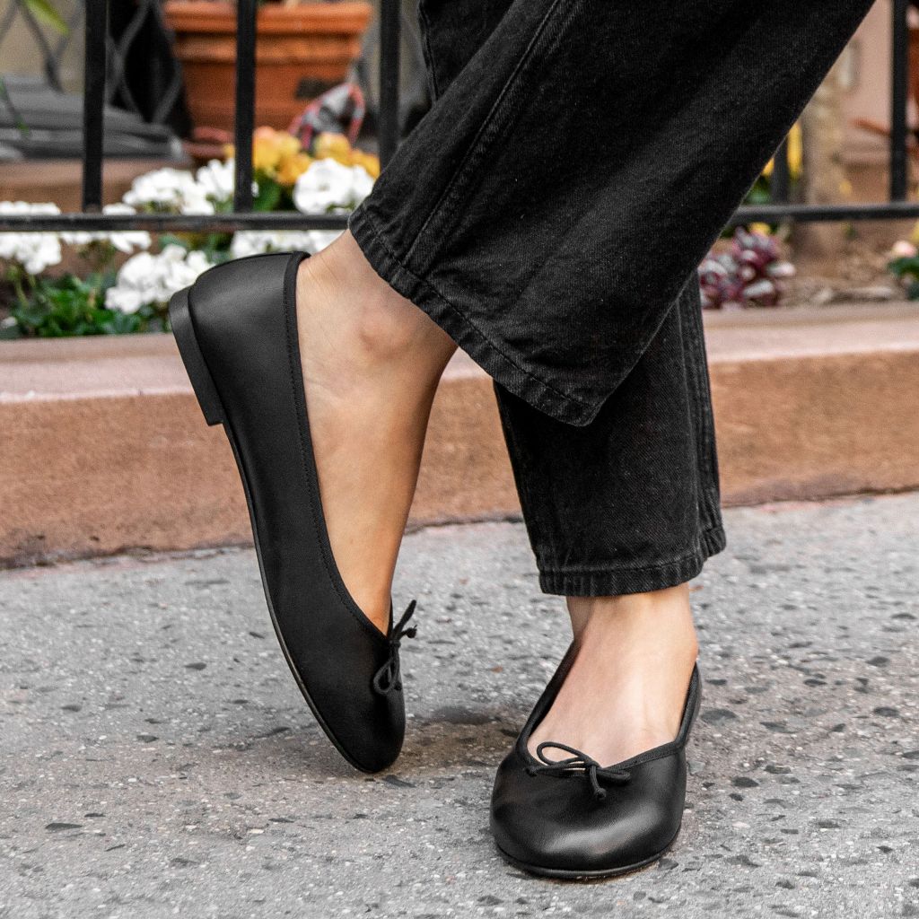 https://cdn.shopify.com/s/files/1/0419/1525/files/1024x1024-Women-Prima-Black-060823-1.jpg?v=1687195249