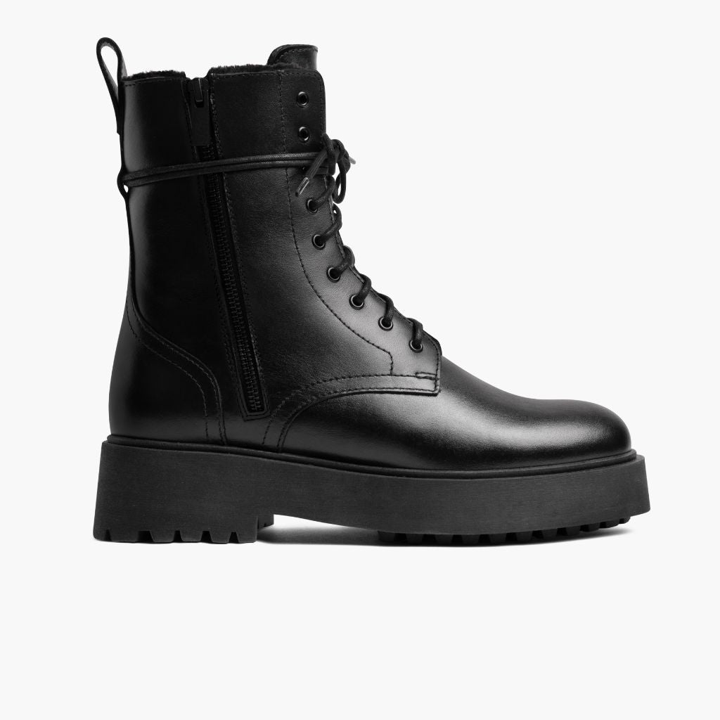 https://cdn.shopify.com/s/files/1/0419/1525/files/1024x1024-Women-Quest-BlackShearling-120224-SideZip.jpg?v=1733860091
