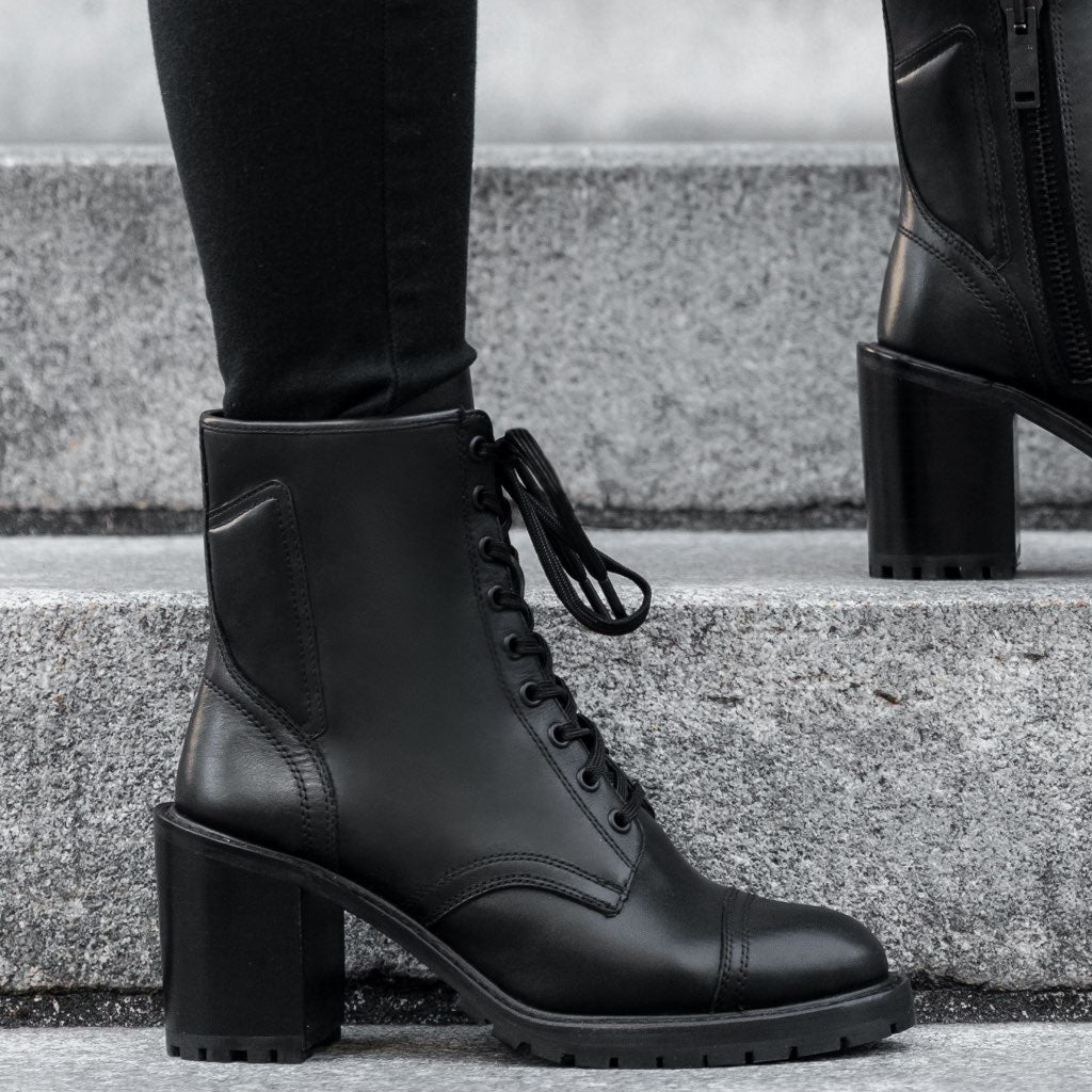https://cdn.shopify.com/s/files/1/0419/1525/products/1024x1024-Women-Rebel-Black-2.jpg?v=1604522702