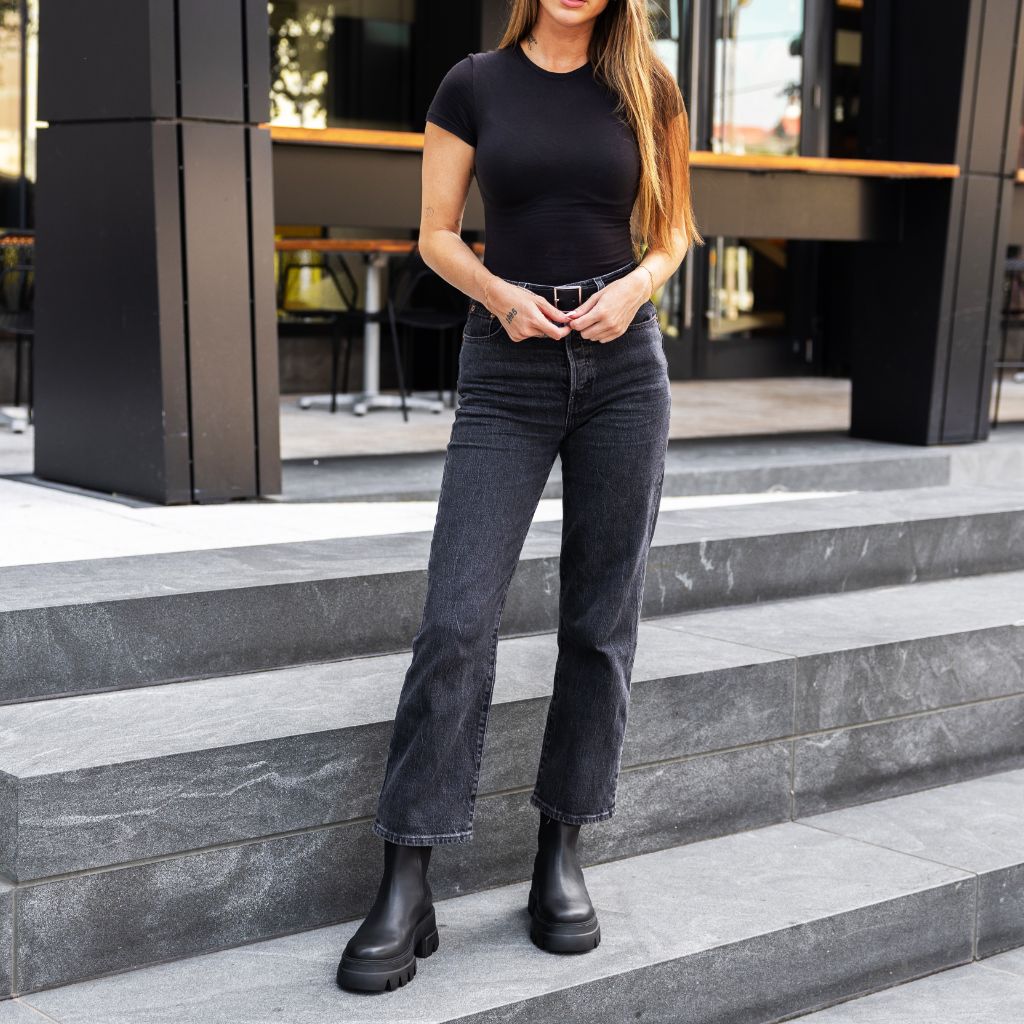 https://cdn.shopify.com/s/files/1/0419/1525/files/1024x1024-Women-Reign-Black-091124-3_46478e63-5b9d-4b7e-a651-9558caec7bbc.jpg?v=1726168583