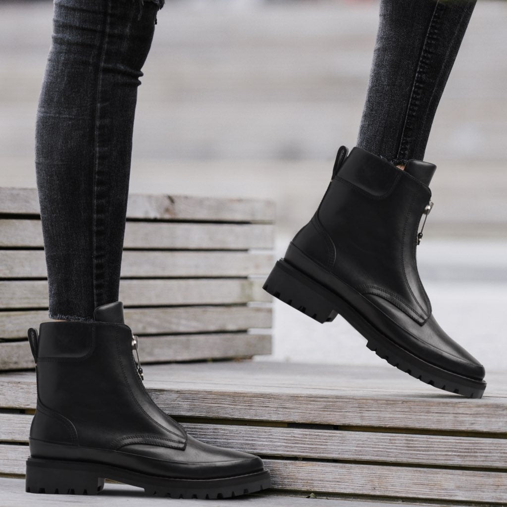 https://cdn.shopify.com/s/files/1/0419/1525/products/1024x1024-Women-Ryder-Black-2.jpg?v=1637360859