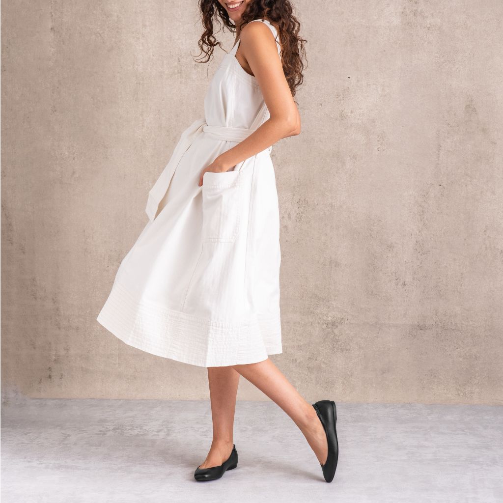 https://cdn.shopify.com/s/files/1/0419/1525/files/1024x1024-Women-Scrunch-Black-102323-3.jpg?v=1698170405