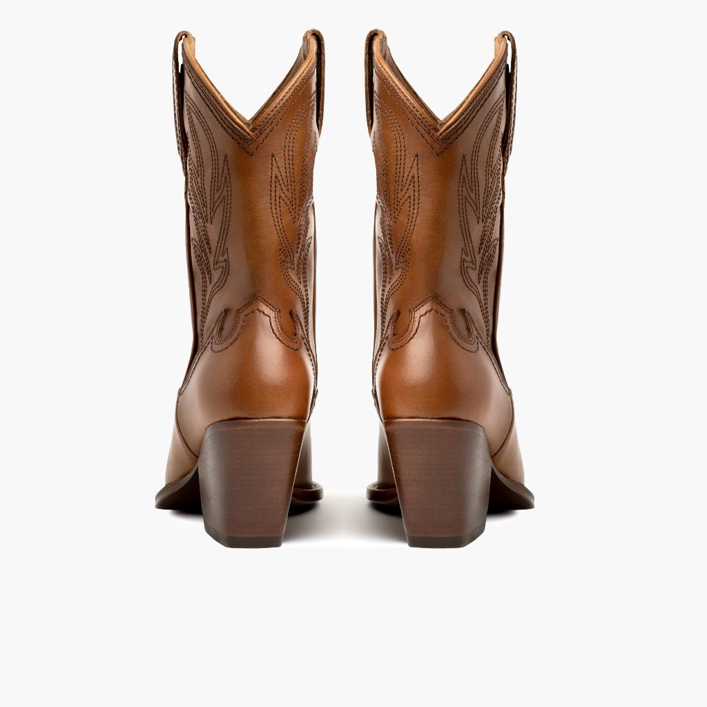 https://cdn.shopify.com/s/files/1/0419/1525/products/1024x1024-Women-Sierra-Tan-032823-Rear.jpg?v=1680046382