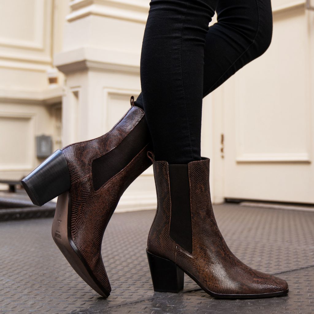 https://cdn.shopify.com/s/files/1/0419/1525/products/1024x1024-Women-Soho-ChocolateSnake-092122-1.jpg?v=1664216450