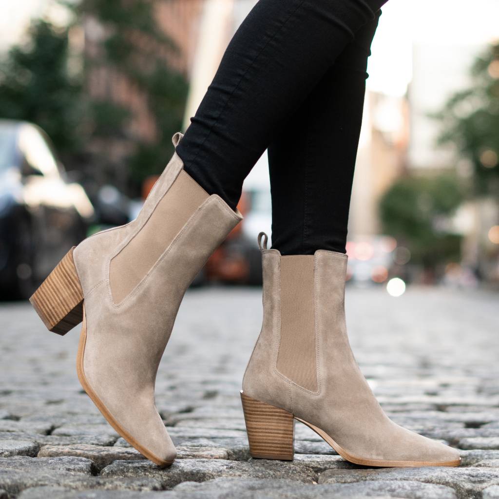 https://cdn.shopify.com/s/files/1/0419/1525/products/1024x1024-Women-Soho-Sand-101821-1.jpg?v=1634607720