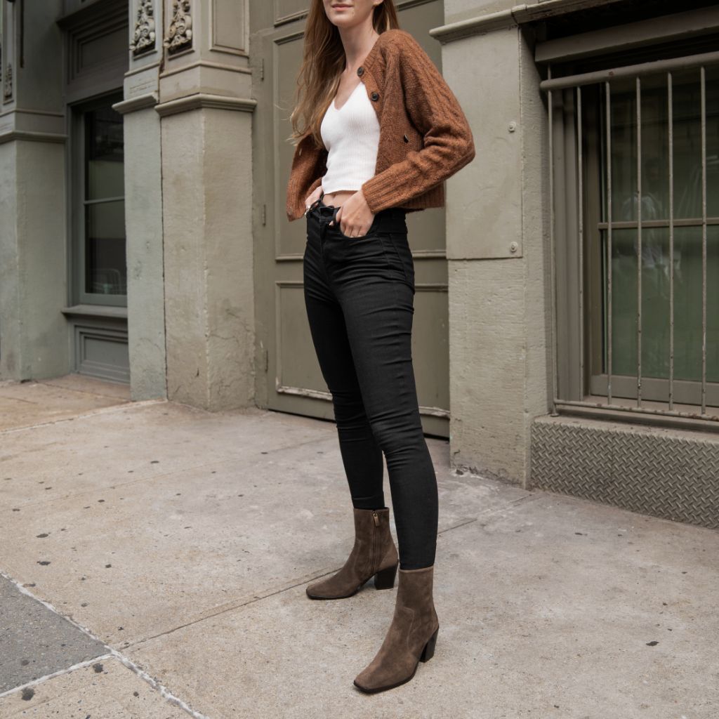 https://cdn.shopify.com/s/files/1/0419/1525/products/1024x1024-Women-Soho-Zip-Aspen-092122-3.jpg?v=1664217465