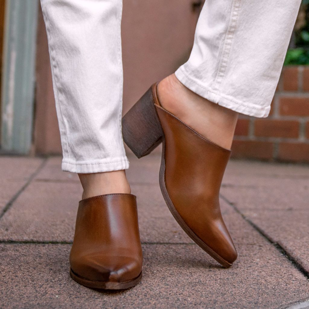 https://cdn.shopify.com/s/files/1/0419/1525/files/1024x1024-Women-Summer-Brandy-071423-1_2a9d90c6-7527-462c-a386-3a5efa883c11.jpg?v=1716506183