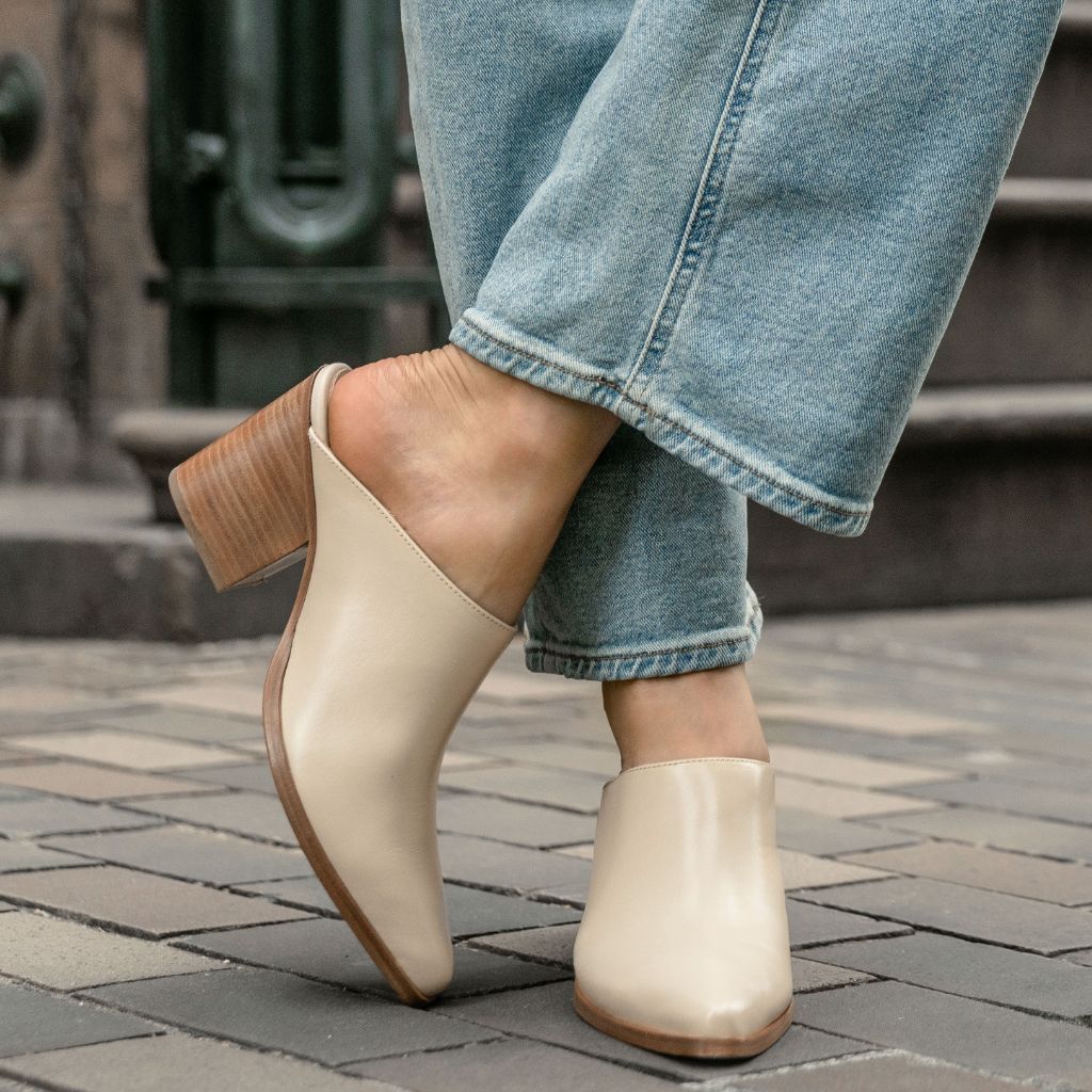 https://cdn.shopify.com/s/files/1/0419/1525/files/1024x1024-Women-Summer-Ivory-071423-1.jpg?v=1690839223