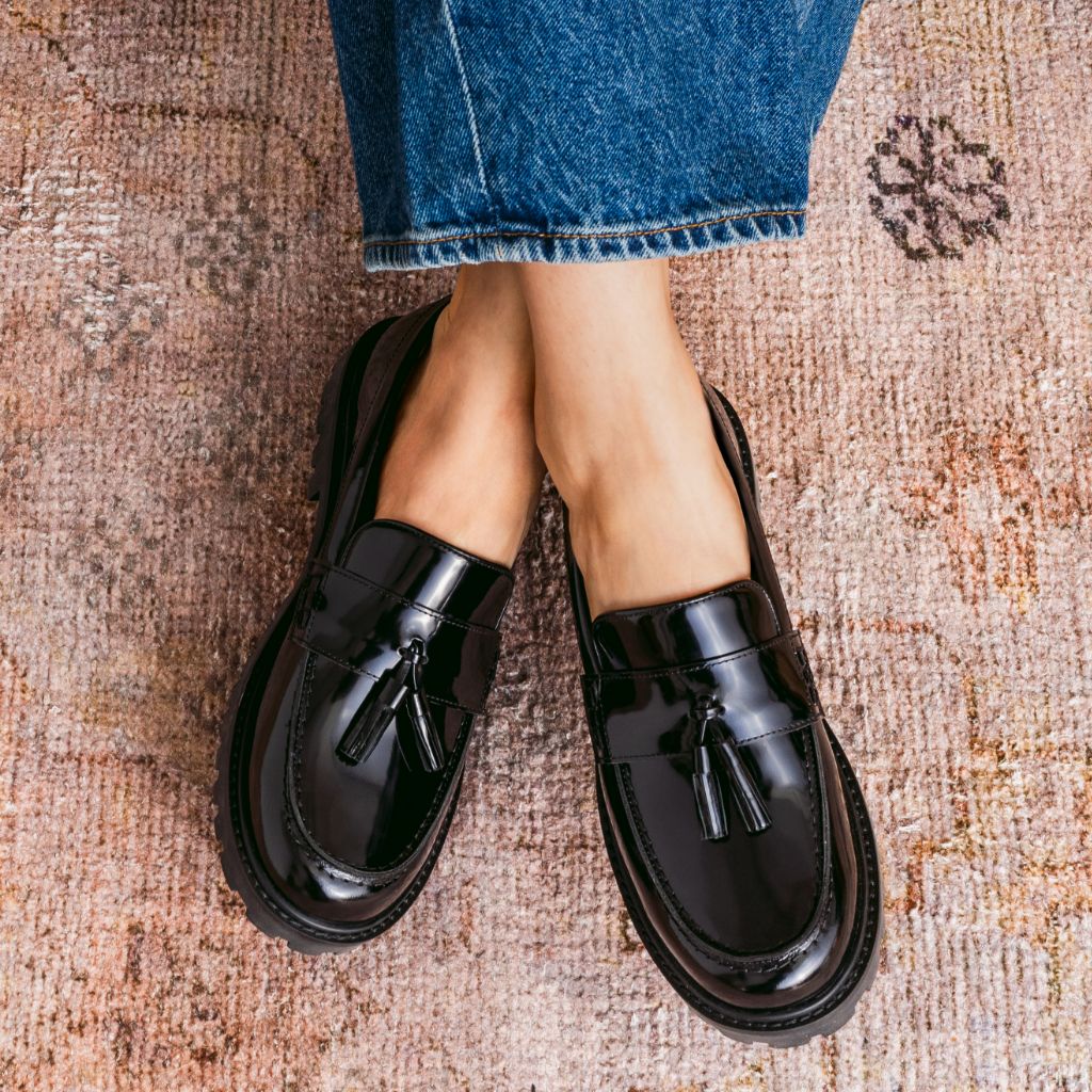 https://cdn.shopify.com/s/files/1/0419/1525/files/1024x1024-Women-TasselPenny-Black-012226-2.jpg?v=1771868212