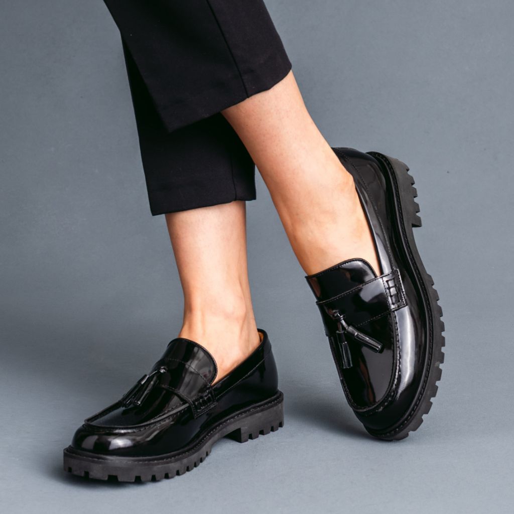 https://cdn.shopify.com/s/files/1/0419/1525/files/1024x1024-Women-TasselPenny-Black-012226-4.jpg?v=1771868212