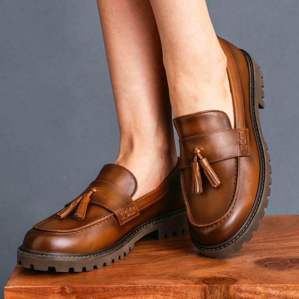 https://cdn.shopify.com/s/files/1/0419/1525/files/1024x1024-Women-TasselPenny-Toffee-012226-4.jpg?v=1771869465