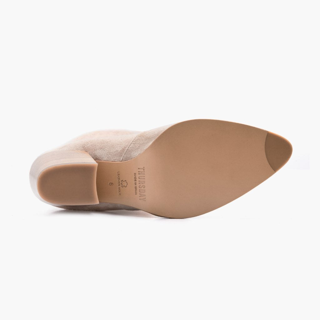 https://cdn.shopify.com/s/files/1/0419/1525/products/1024x1024-Women-Tempest-Sand-Outsole.jpg?v=1603906596