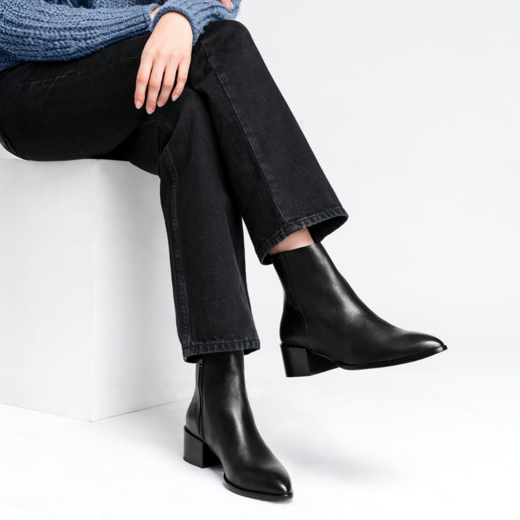https://cdn.shopify.com/s/files/1/0419/1525/files/1024x1024-Women-Tempo-Black-012125-2_f21aeecb-2387-44e6-b6cc-b8b78ead7f2e.jpg?v=1748986872