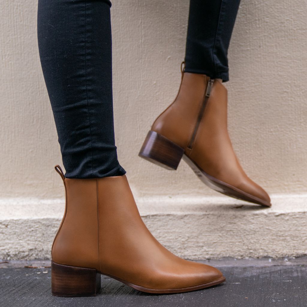 https://cdn.shopify.com/s/files/1/0419/1525/products/1024x1024-Women-Tempo-Toffee-010622-1.jpg?v=1641935851