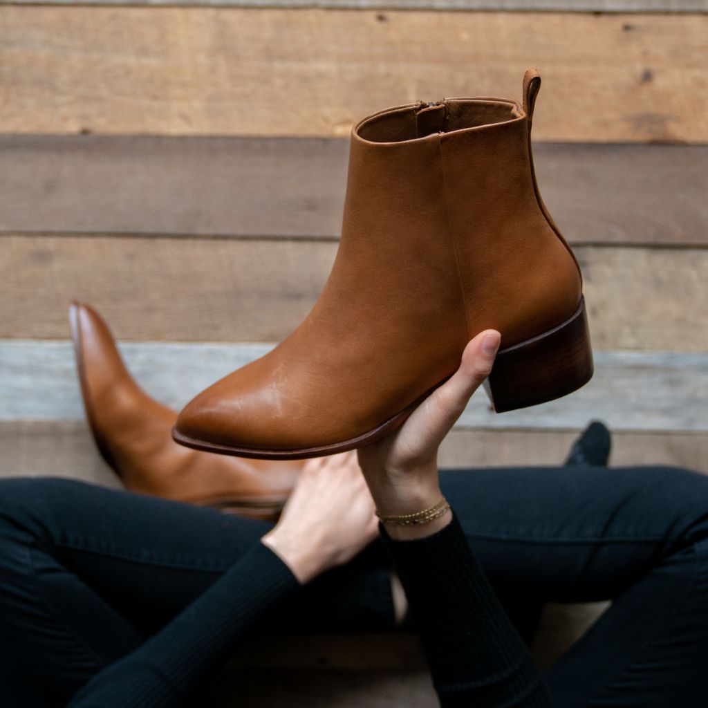 https://cdn.shopify.com/s/files/1/0419/1525/products/1024x1024-Women-Tempo-Toffee-010622-3.jpg?v=1641935851