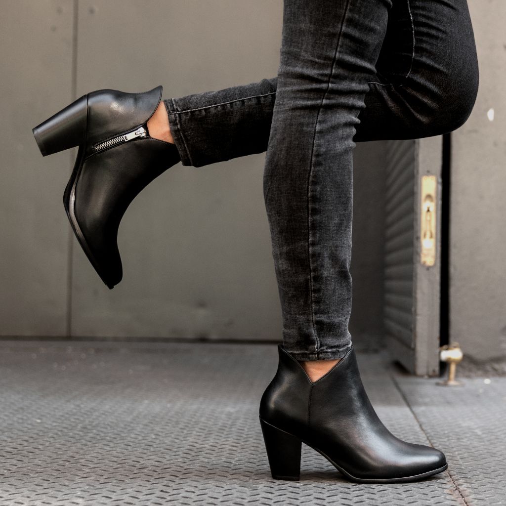 https://cdn.shopify.com/s/files/1/0419/1525/products/1024x1024-Women-Uptown-Black-092022-2.jpg?v=1667344212