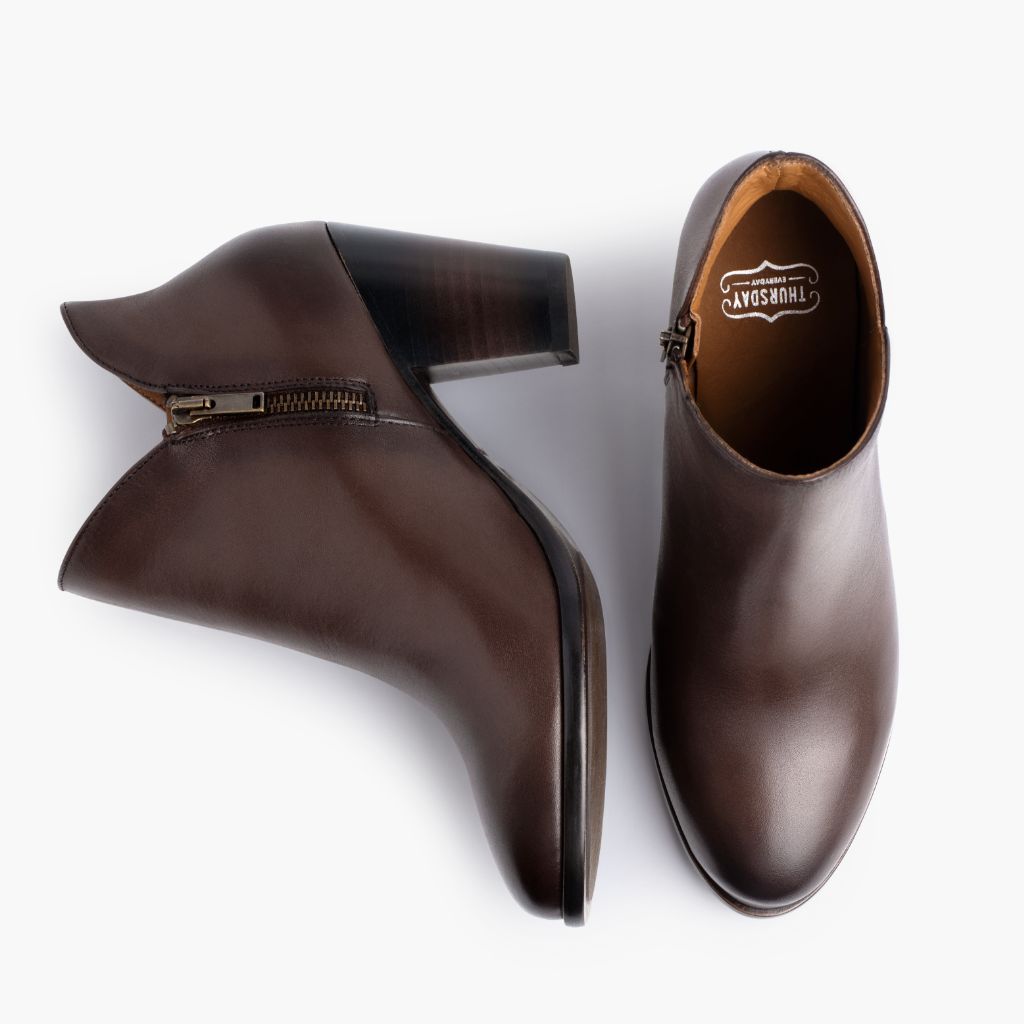https://cdn.shopify.com/s/files/1/0419/1525/products/1024x1024-Women-Uptown-OldEnglish-102122-Flatlay.jpg?v=1666741573