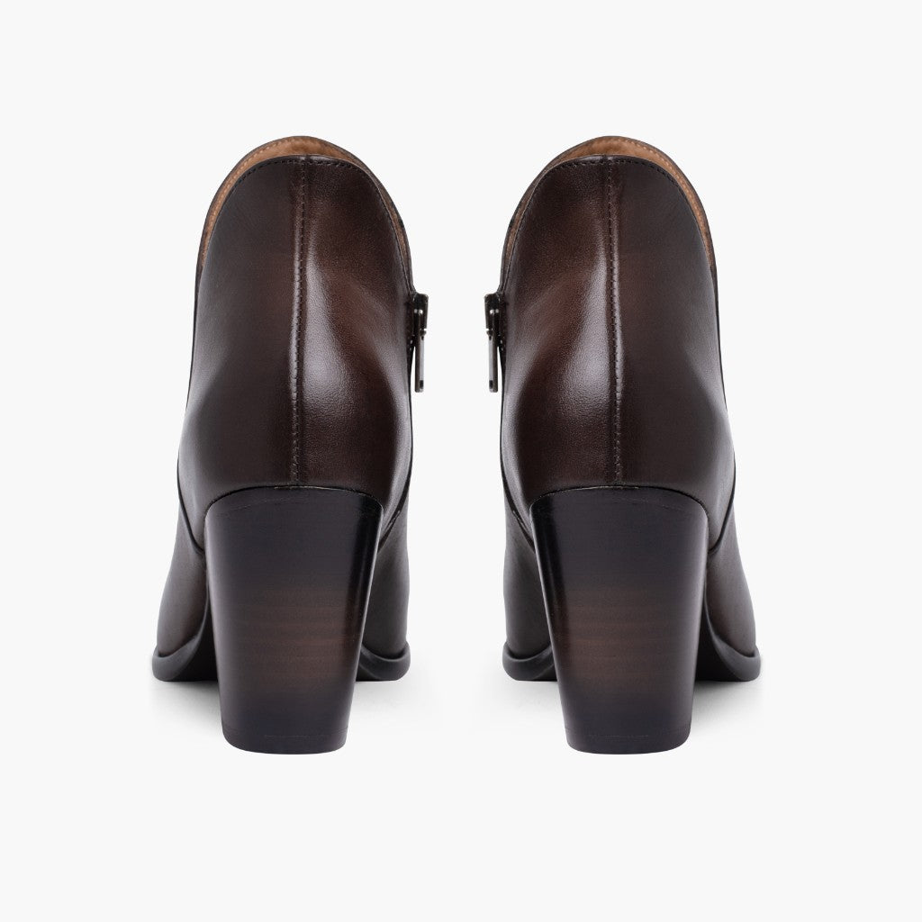 https://cdn.shopify.com/s/files/1/0419/1525/products/1024x1024-Women-Uptown-OldEnglish-102122-Rear.jpg?v=1667399520