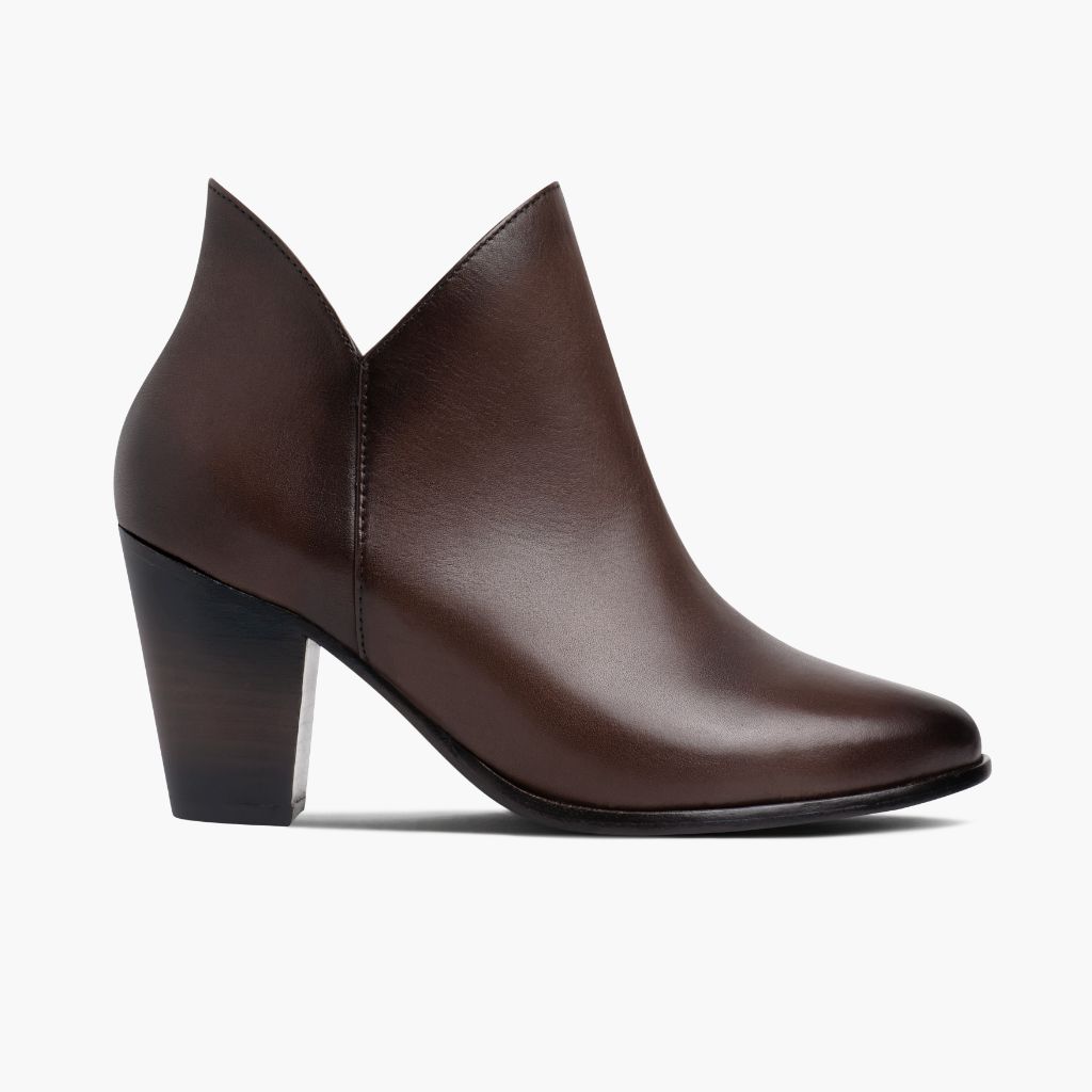 https://cdn.shopify.com/s/files/1/0419/1525/products/1024x1024-Women-Uptown-OldEnglish-102122-Side.jpg?v=1666741573
