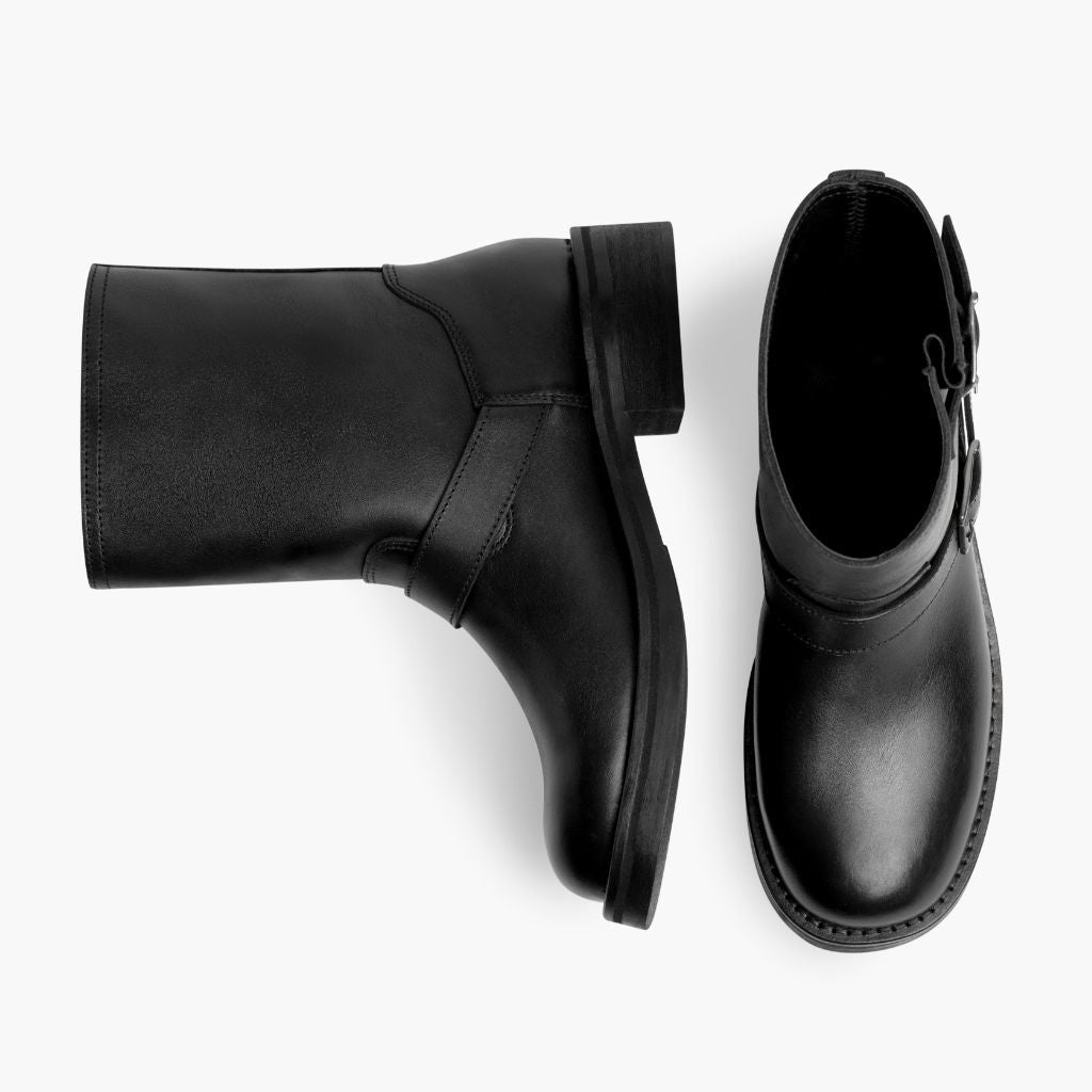 https://cdn.shopify.com/s/files/1/0419/1525/files/1024x1024-Women-Vandal-Black-111324-Flatlay1.jpg?v=1732048652