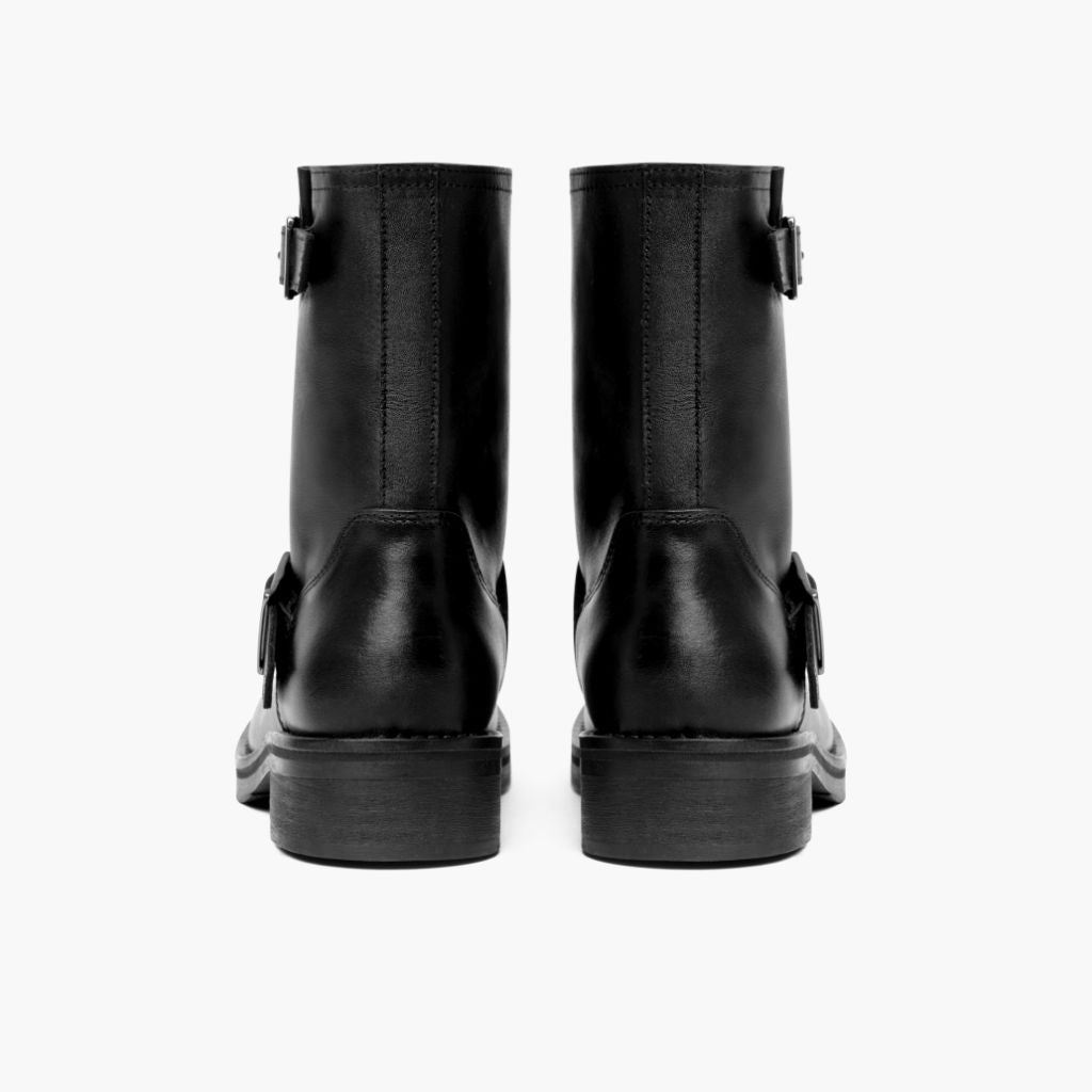 https://cdn.shopify.com/s/files/1/0419/1525/files/1024x1024-Women-Vandal-Black-111324-Rear.jpg?v=1732048652