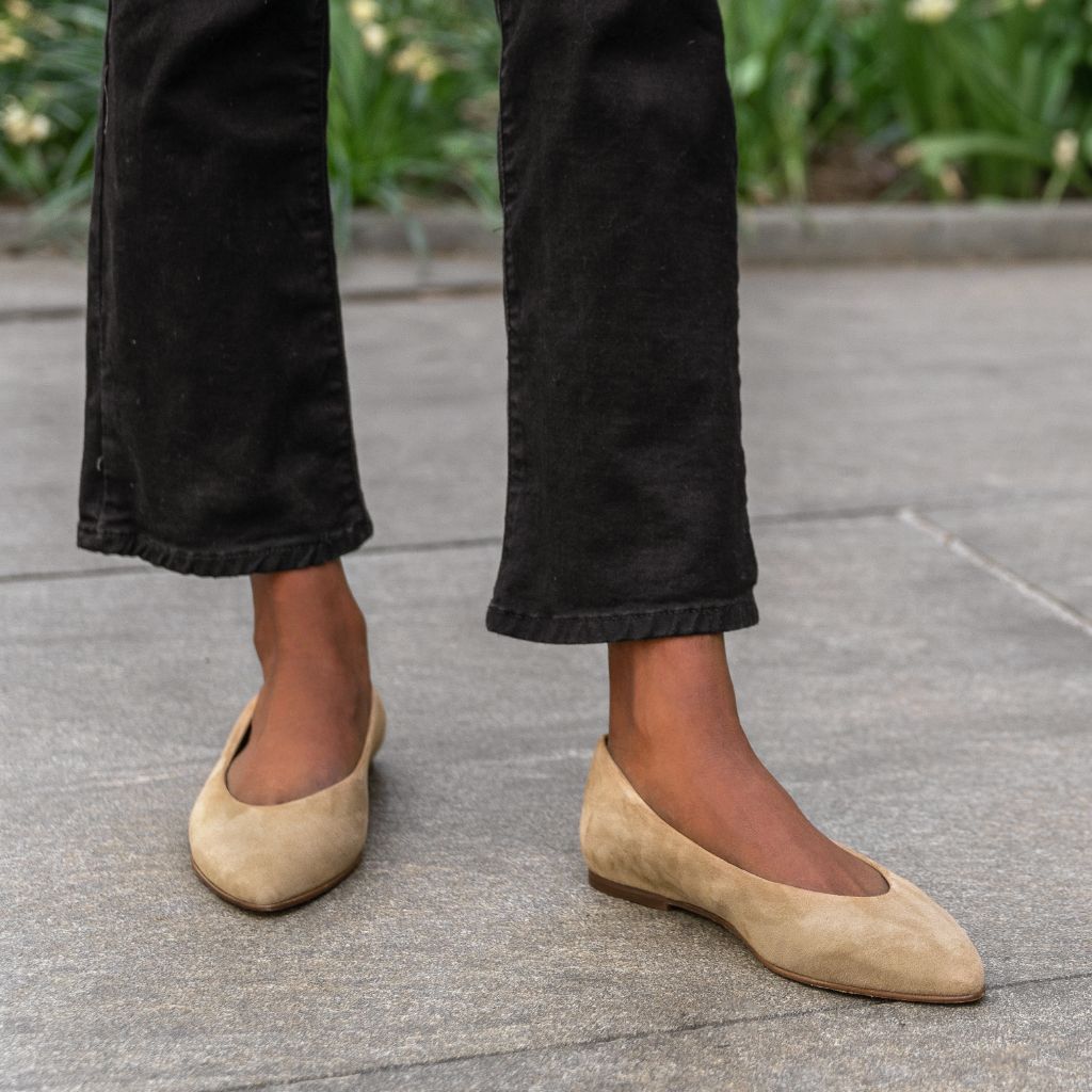 https://cdn.shopify.com/s/files/1/0419/1525/files/1024x1024-Women-VivaBalletFlat-Camel-042723-1_2607eade-de94-4da9-9c9f-c8feb14eff83.jpg?v=1704407644
