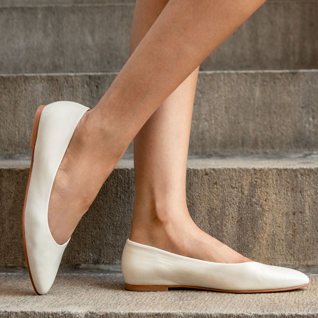 https://cdn.shopify.com/s/files/1/0419/1525/files/1024x1024-Women-VivaBalletFlat-Ivory-060823-1.jpg?v=1687891423