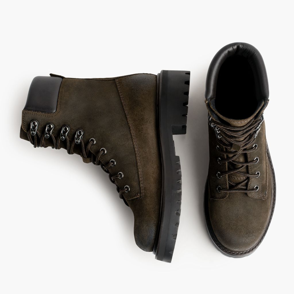 https://cdn.shopify.com/s/files/1/0419/1525/files/1024x1024-Women_s-Explorer-DarkOlive-103023-Flatlay1_f1d2d0bc-48ea-4d00-9a0b-97228754b24d.jpg?v=1701280226