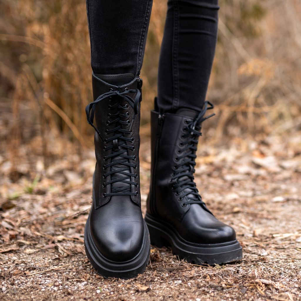 https://cdn.shopify.com/s/files/1/0419/1525/files/1024x1024-Women_s-Fatale-Black-011524-2_5092de24-3880-4190-980b-1ff0baf3043f.jpg?v=1706214858