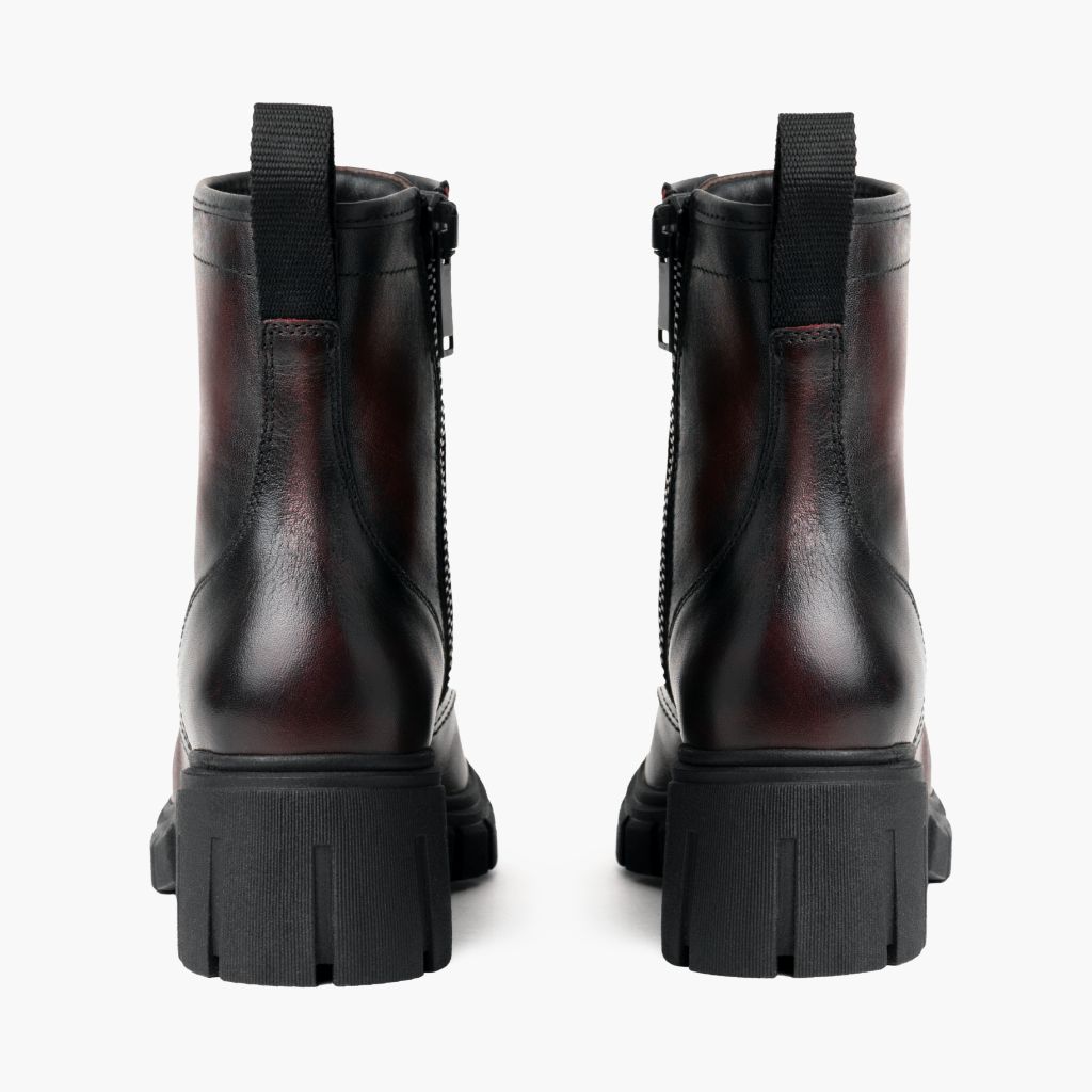 https://cdn.shopify.com/s/files/1/0419/1525/files/1024x1024-Womens-Coda-BlackCherry-031924-Rear_b2e73a66-ba5b-4981-a690-3a3d87127d08.jpg?v=1718901590