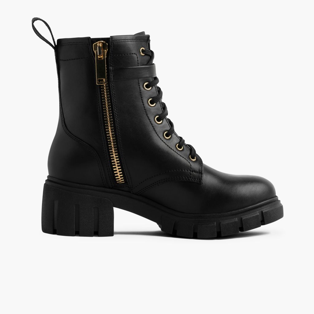 https://cdn.shopify.com/s/files/1/0419/1525/files/1024x1024-Womens-Coda-BlackGold-101424-SideZip_491095d0-fc77-4f66-9d55-300450145dcb.jpg?v=1729811438