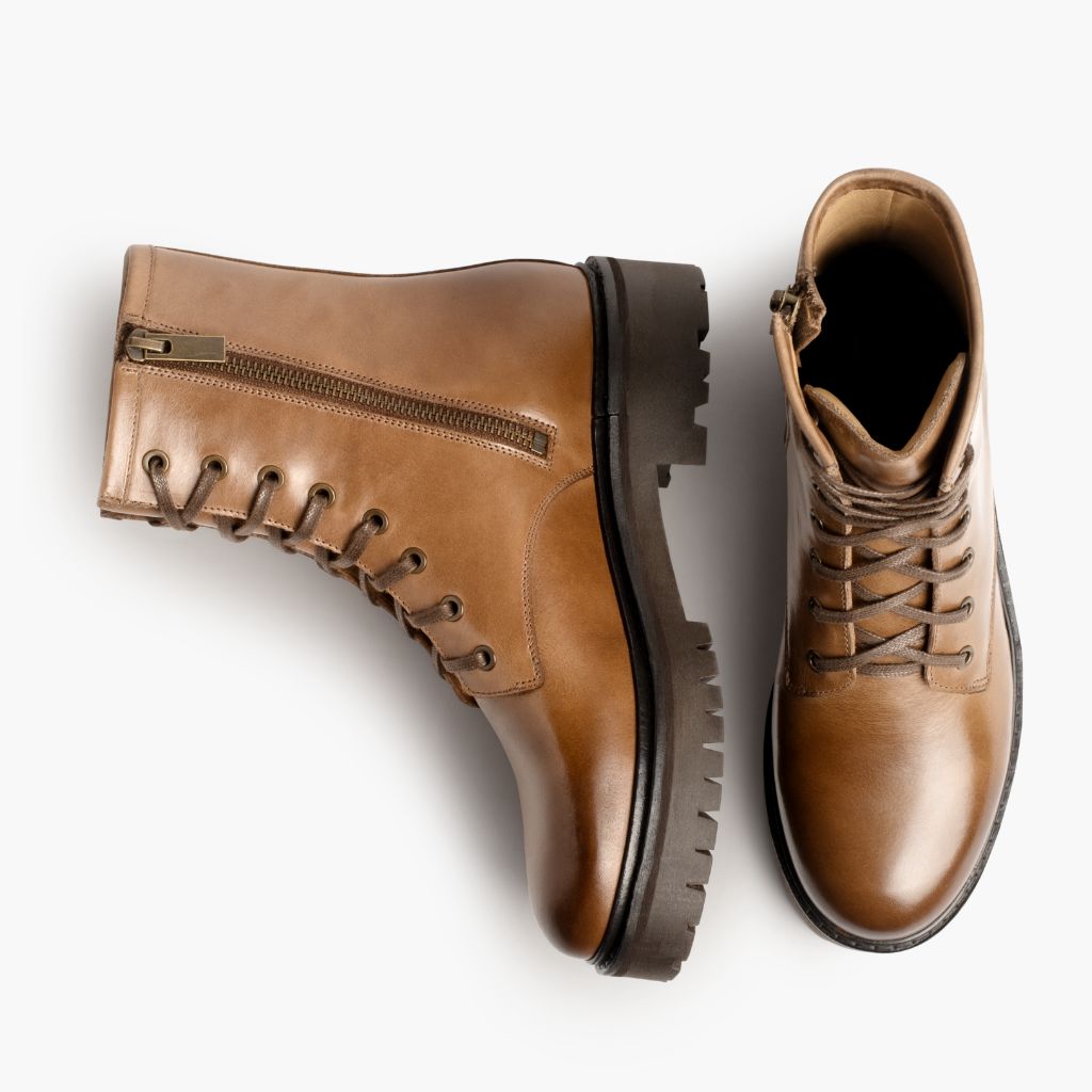 https://cdn.shopify.com/s/files/1/0419/1525/files/1024x1024-Womens-Combat-Natural-092023-Flatlay_c3fbeb0f-f520-475c-874e-a82d76431a04.jpg?v=1695772322