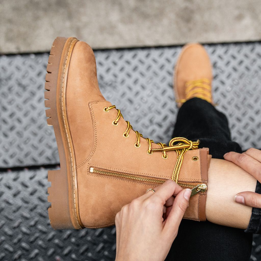 https://cdn.shopify.com/s/files/1/0419/1525/files/1024x1024-Womens-Combat-TanNubuck-112624-2.jpg?v=1733331026