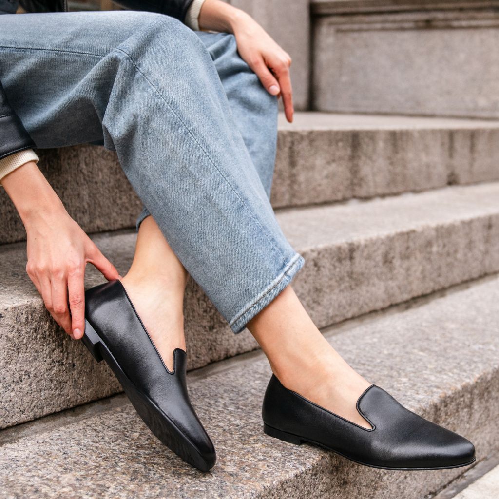 https://cdn.shopify.com/s/files/1/0419/1525/files/1024x1024-Womens-Eden-Black-012324-1_99d832f0-daa7-4f12-9966-13a072f4e662.jpg?v=1708647997