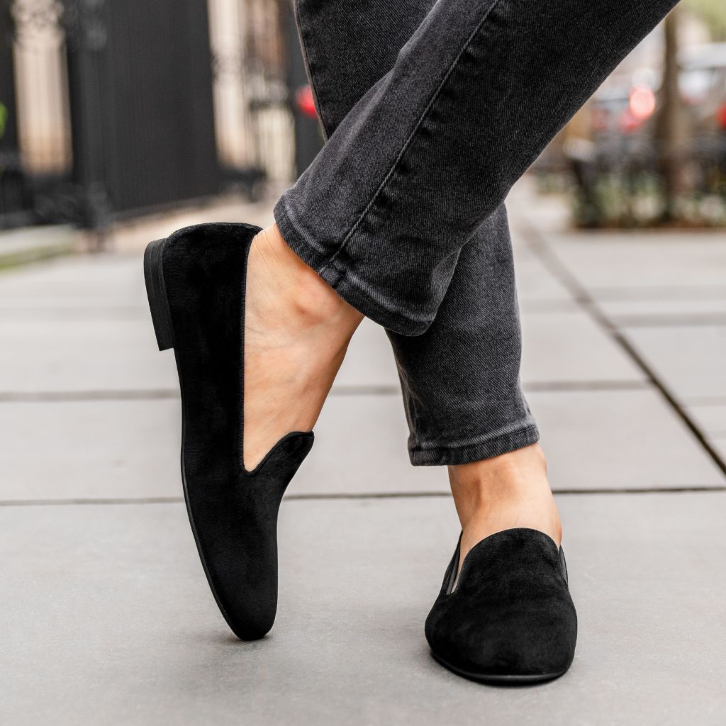 https://cdn.shopify.com/s/files/1/0419/1525/files/1024x1024-Womens-Eden-BlackVelvet-041524-1.jpg?v=1715099535