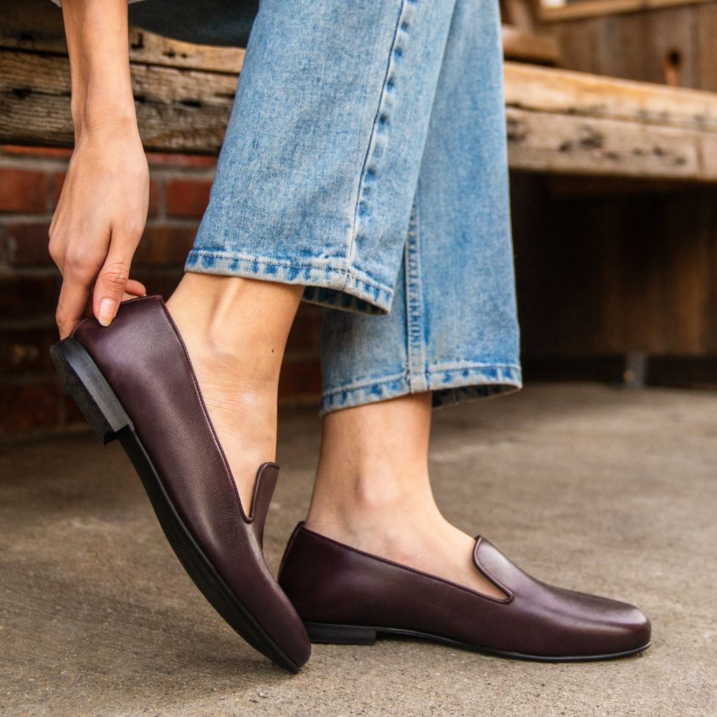 https://cdn.shopify.com/s/files/1/0419/1525/files/1024x1024-Womens-Eden-Burgundy-041524-1.jpg?v=1715099970