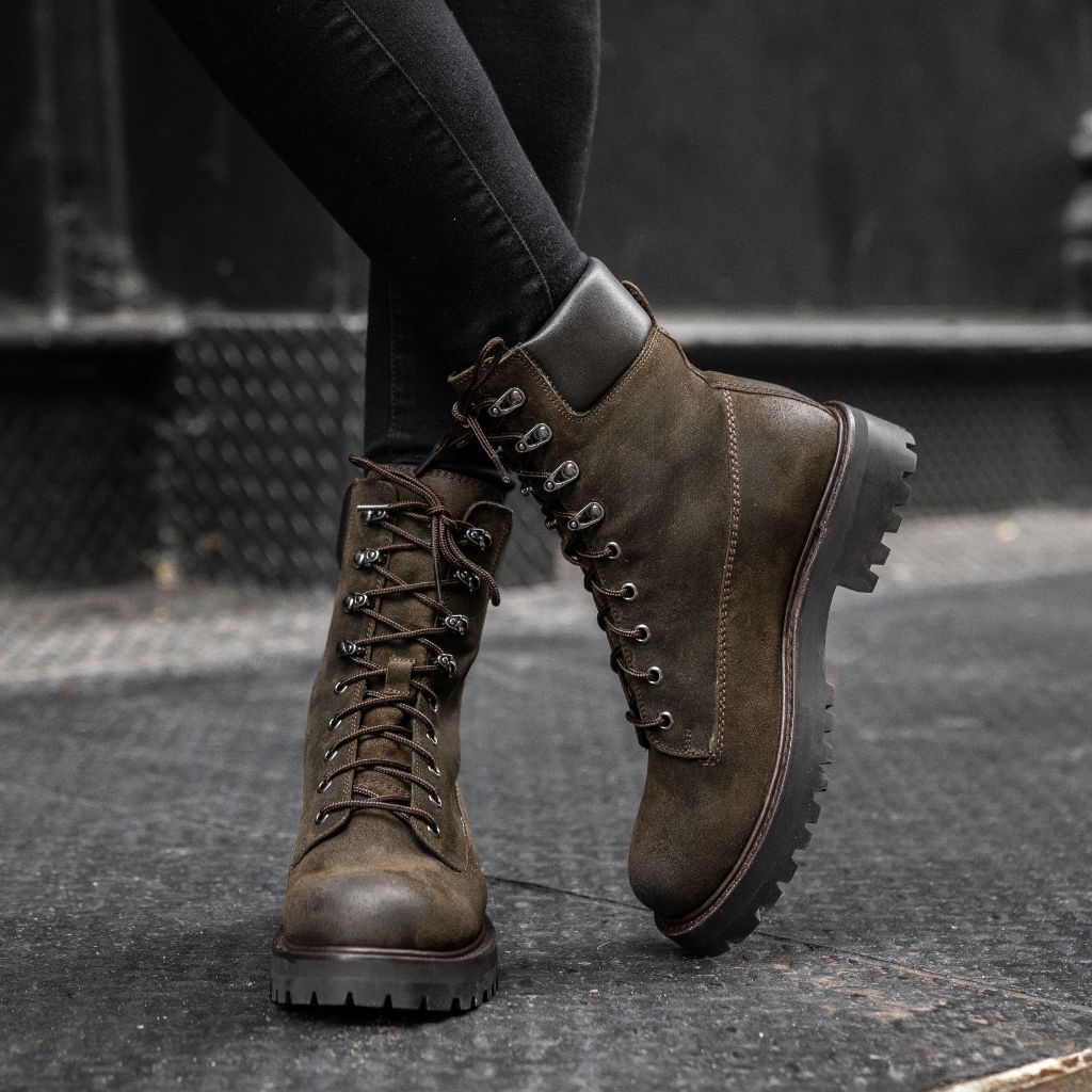 https://cdn.shopify.com/s/files/1/0419/1525/files/1024x1024-Womens-Explorer-DarkOlive-110923-1.jpg?v=1701280226