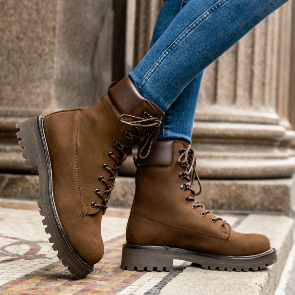 https://cdn.shopify.com/s/files/1/0419/1525/files/1024x1024-Womens-Explorer-TanMatte-110923-1.jpg?v=1701125826