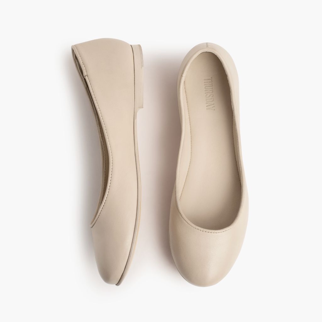 https://cdn.shopify.com/s/files/1/0419/1525/files/1024x1024-Womens-Feliz-Natural-042523-Flatlay1.jpg?v=1683575303