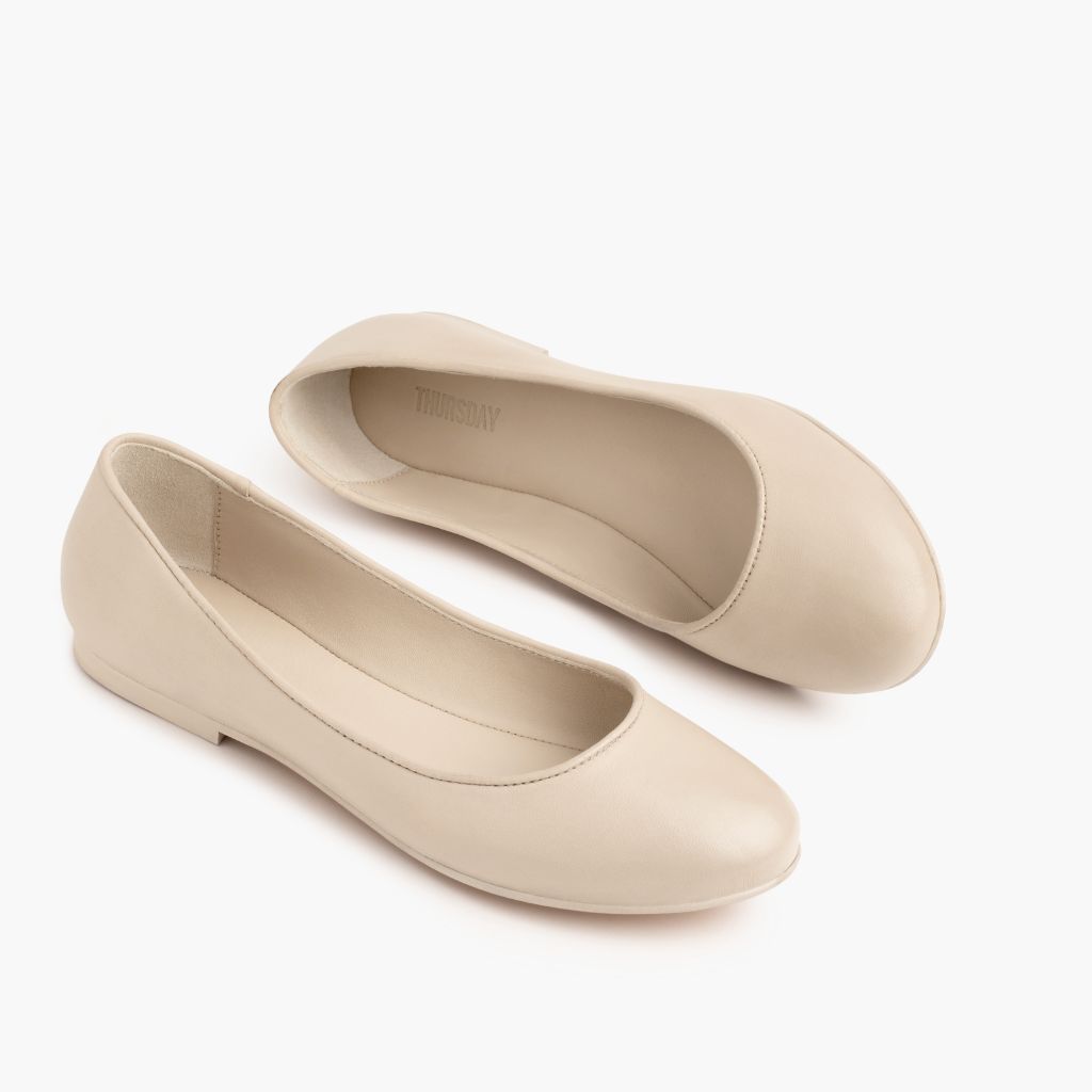 https://cdn.shopify.com/s/files/1/0419/1525/files/1024x1024-Womens-Feliz-Natural-042523-FlatlayAlt.jpg?v=1683575303
